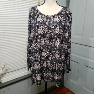 ✨ Ellos Super Soft Shirttail Hem Floral Top